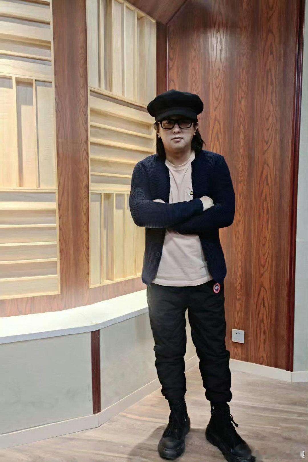 张震OMG你吓到我了 又想起被张震支配的恐惧 别人演反派靠妆容，张震仅凭神态施压
