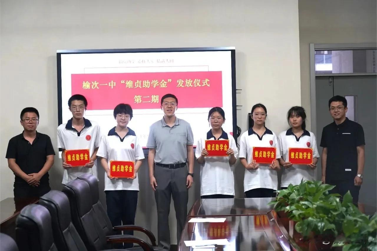 李阳的母亲是已故一中退休老教师刘维贞，其在榆次一中工作的17年中，与同学、同行们