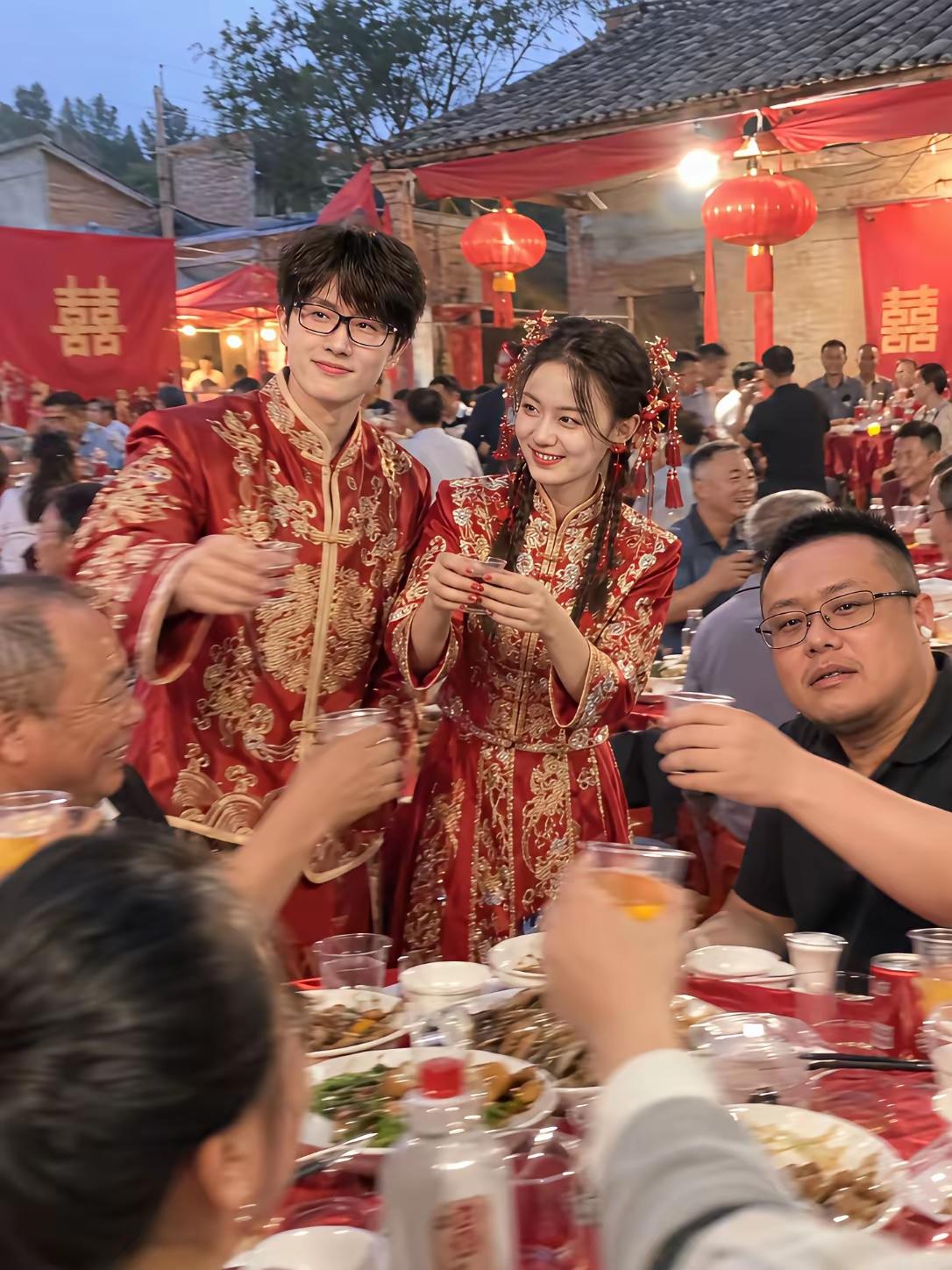 感觉许嵩两口子还是非常有夫妻相的，一个是作为家喻户晓的音乐才子，一个是00后的电