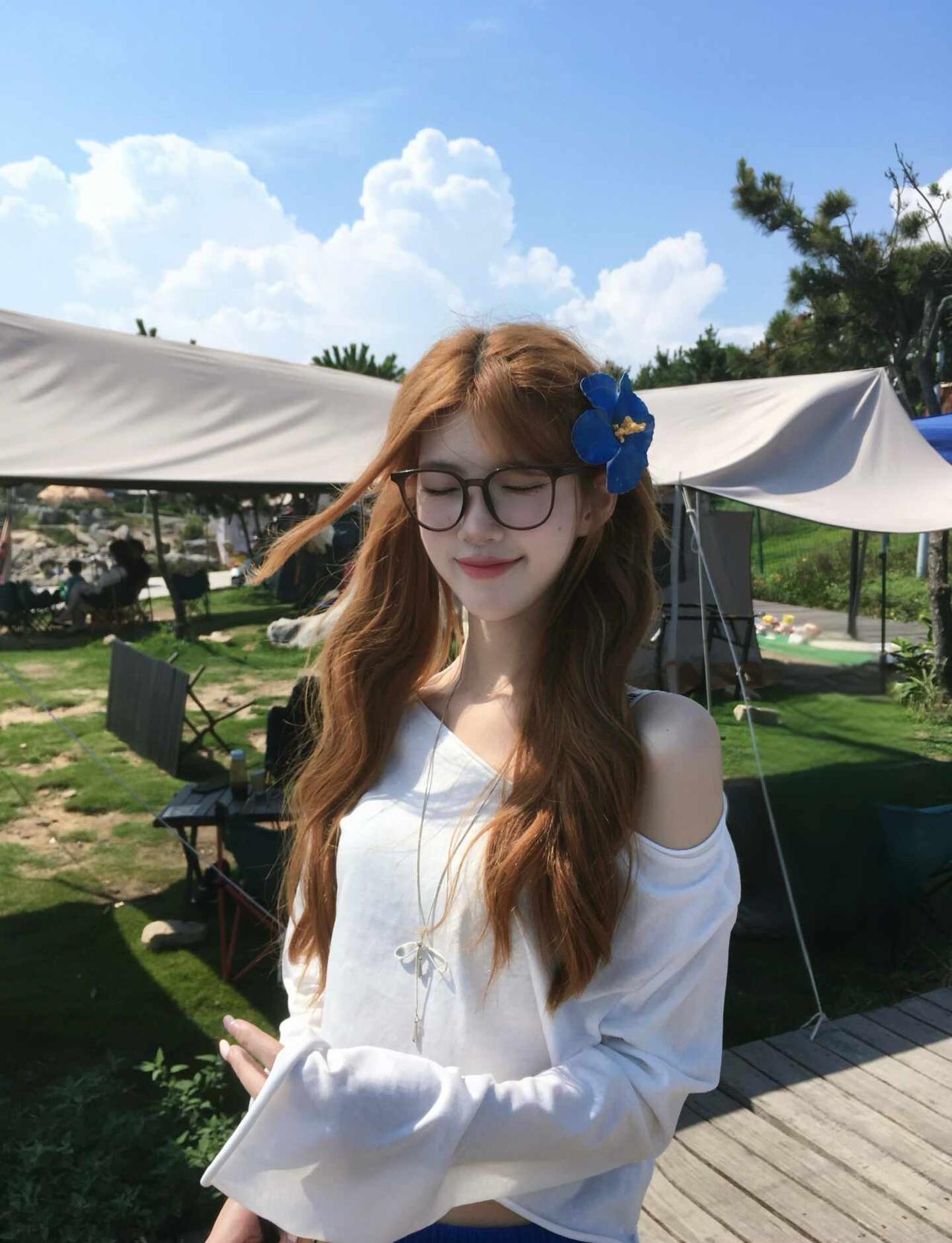 蓝色和青岛好配！💙
亮色系衣服果然很出片～
ootd 海边穿搭 青岛 inmy