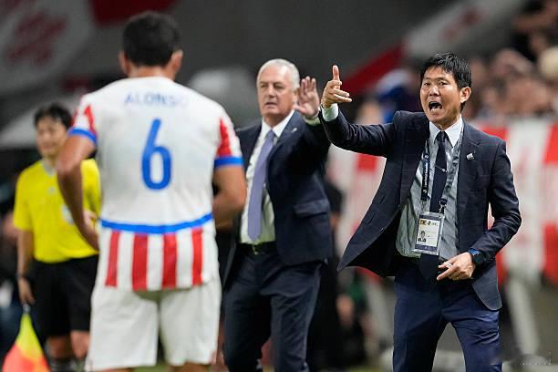日本vs巴拉圭 半场比分1-1，巴拉圭阿尔米隆率先破门，日本队小川航基扳平。森保