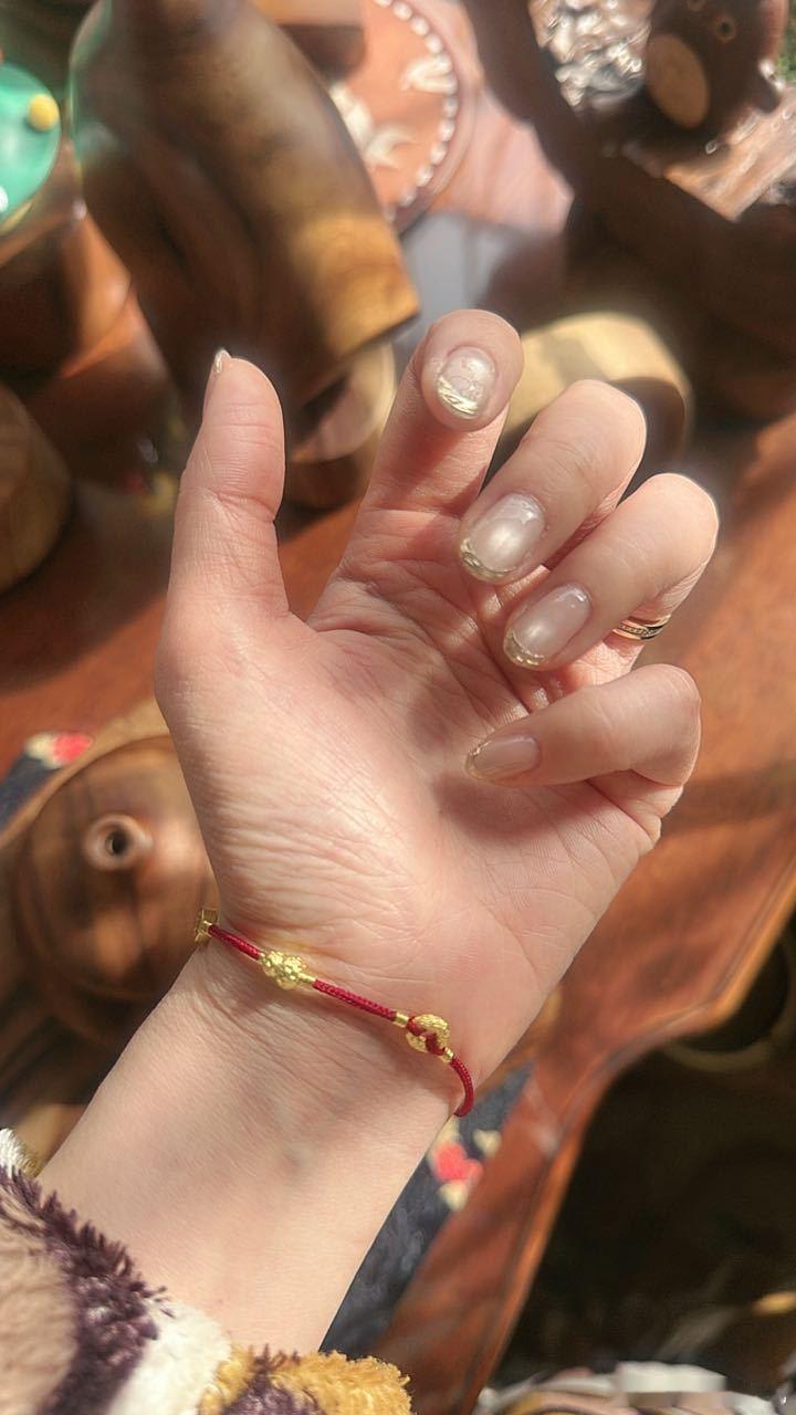 过年做美甲别窝囊真的太有道理了！但春节约做美甲像打架都不给预约，就一句到店排队 