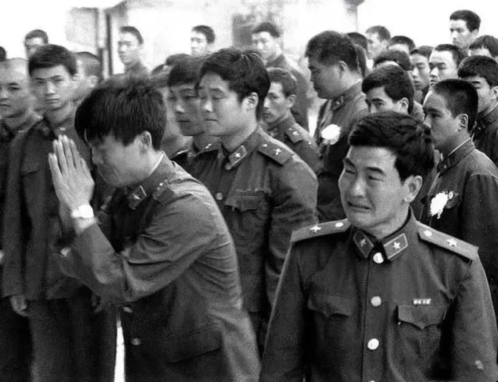 这张照片是在1987年4月29日拍摄的，地点是云南省文山县。当时，步兵第421团