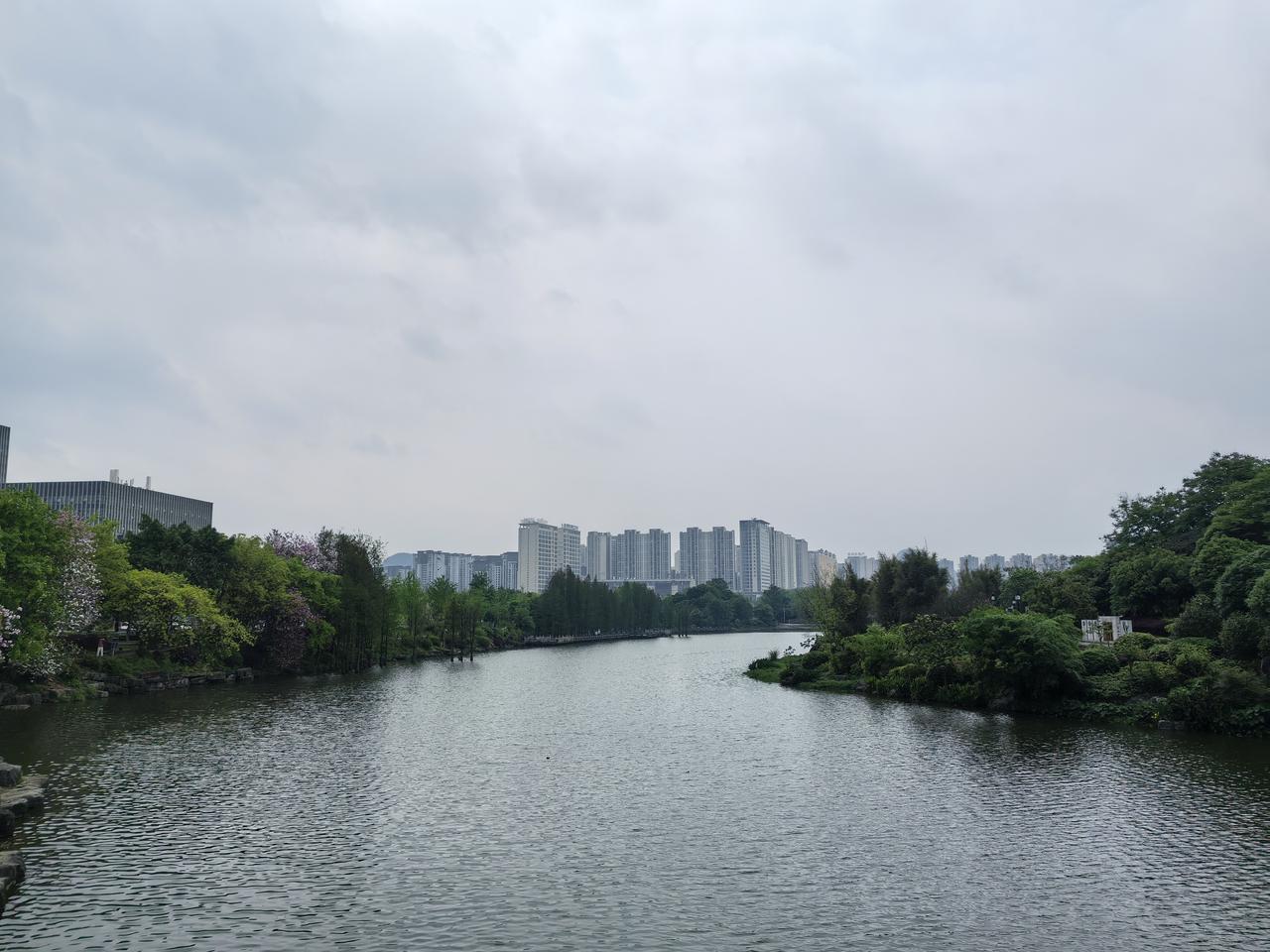 奉劝大家
一定要存钱和交保险，
特别是医保，
其次是养老保险，
​朋友的家婆23