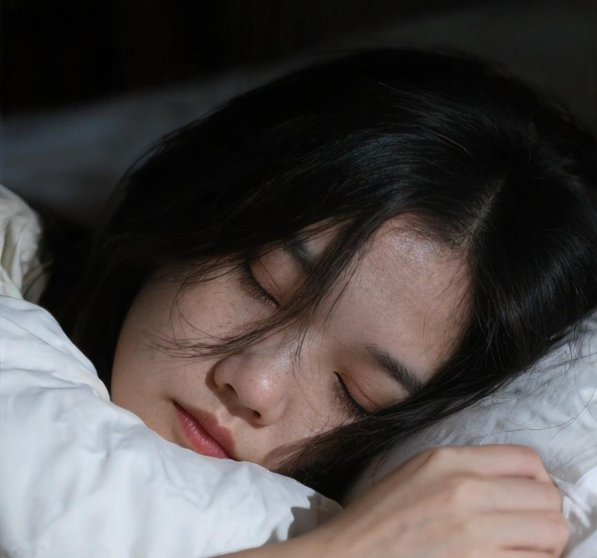 突然发现，人只要睡好了，心里那股莫名的焦躁，至少会少掉一大半。
 
如果长期缺觉
