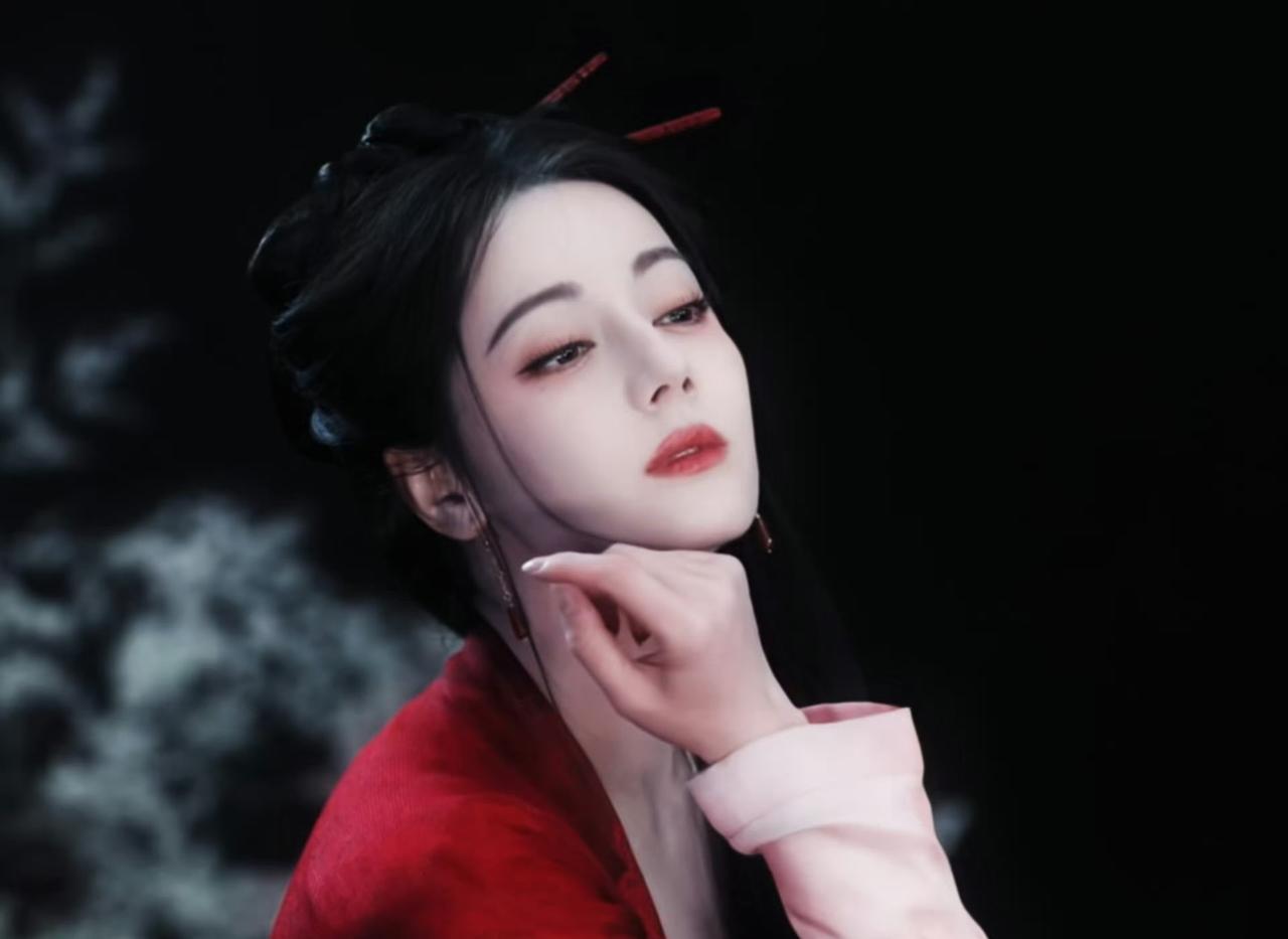 纯正女鬼味！
内娱阴湿鬼塑迎来了它最严厉的母亲！