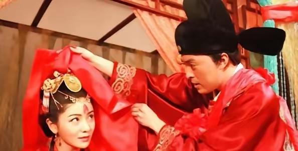 洪武14年，朱元璋把25岁的安庆公主嫁给新科状元欧阳伦，洞房花烛夜，一对璧人翻云