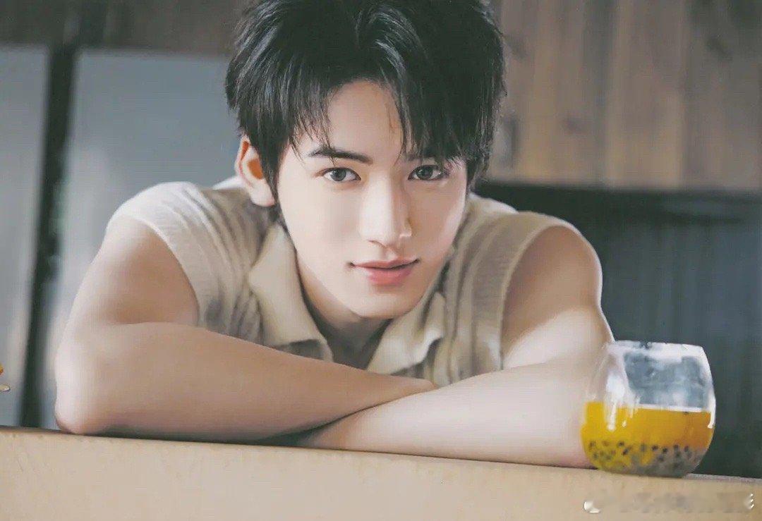 宋亚轩变成大力水手了[允悲] ​​​