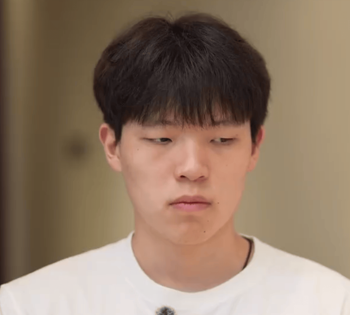 杨瀚森谈选秀前试训：别让我再经历一遍了，飞机会有点折磨
