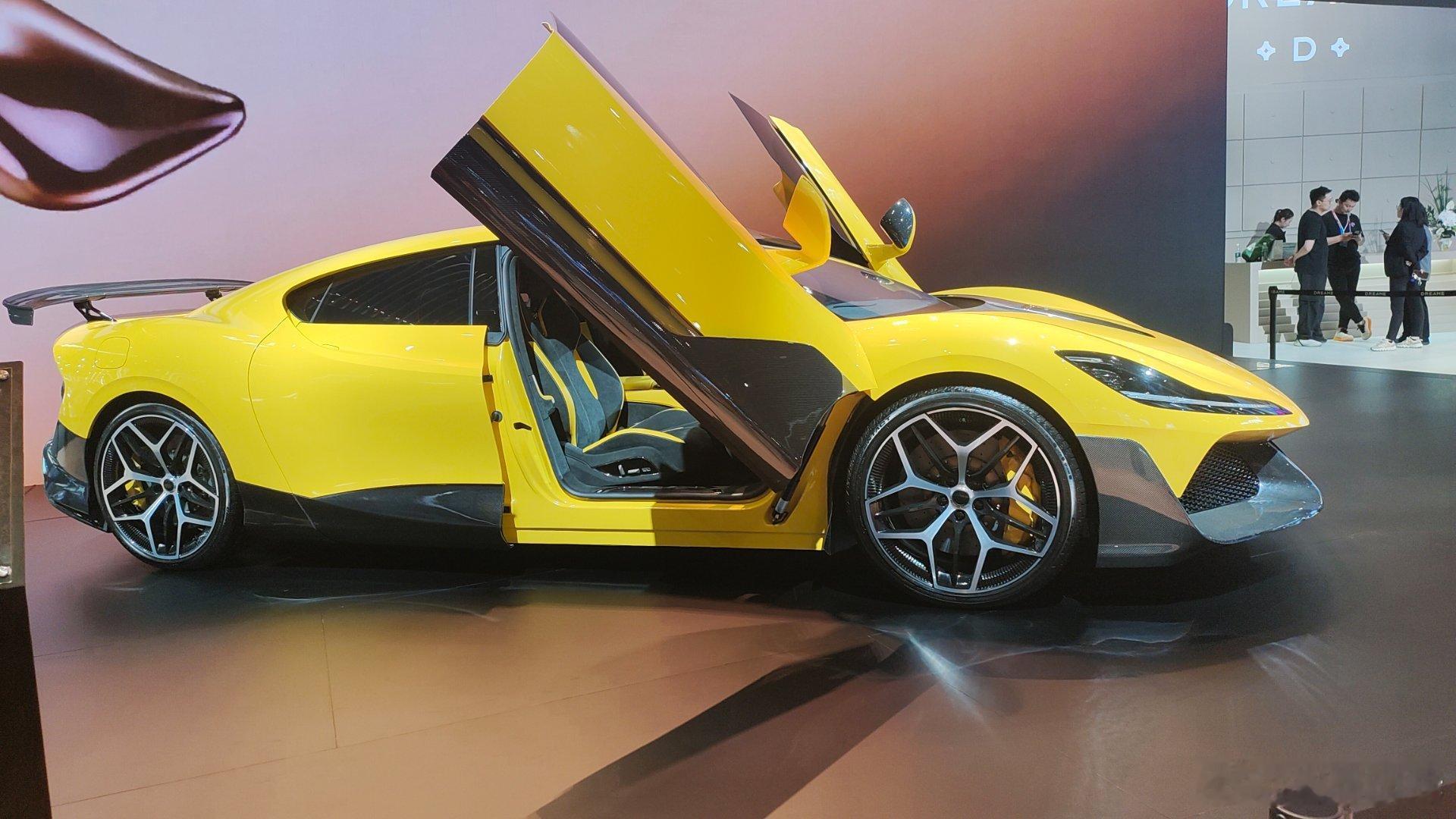 逛北京车展被追觅圈住目光！首次登陆A级车展气场很稳，不跟风低价内卷，只用设计和硬