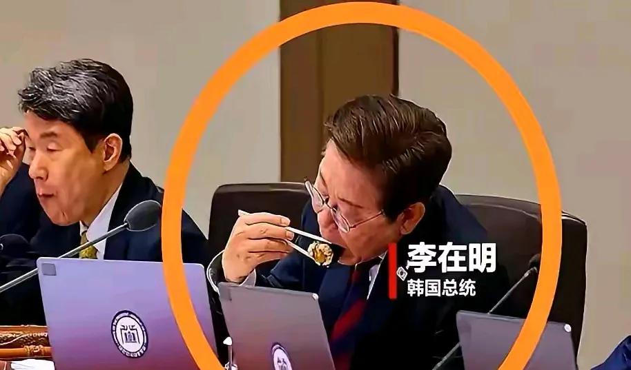自带盒饭，韩国新总统真实在
第一天上班自己带盒饭，甭管李在明的政策怎么样，至少这