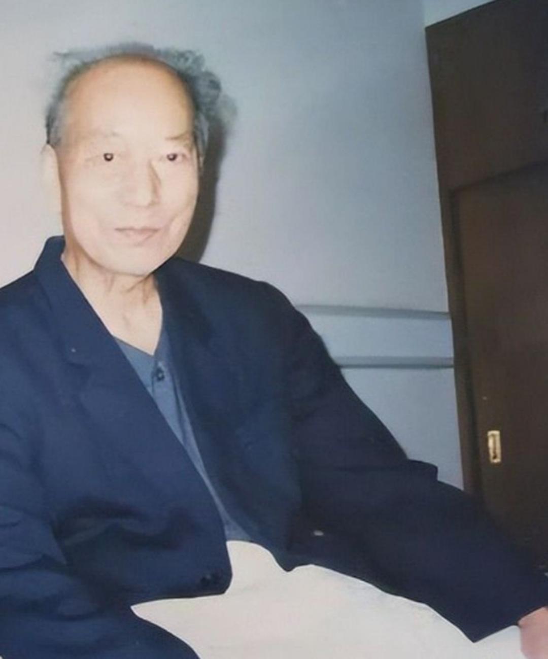 他判刑13年至死未平反，10万人送行墓前立百碑，百姓说不能忘了他
 
他判刑13