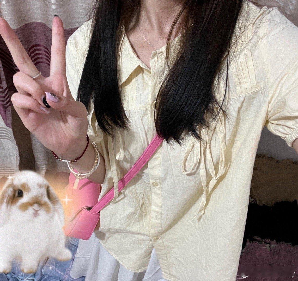 ootd～[哇][ok]这个上衣穿上好像苏在在哈哈！好吧我装的啦 好久没更新啦呜