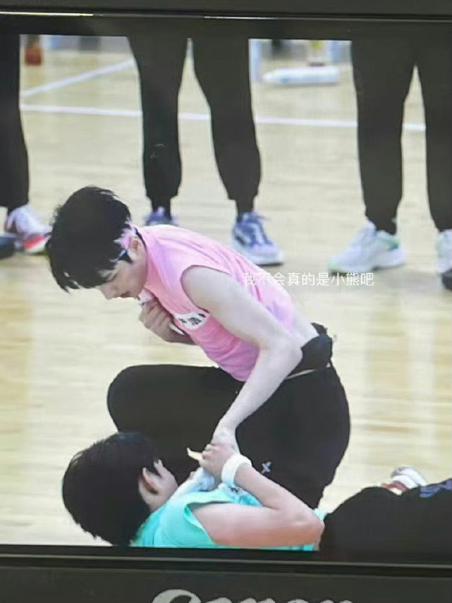 严浩翔线下状态未受影响清者自清，有时间不如关注哥的新歌