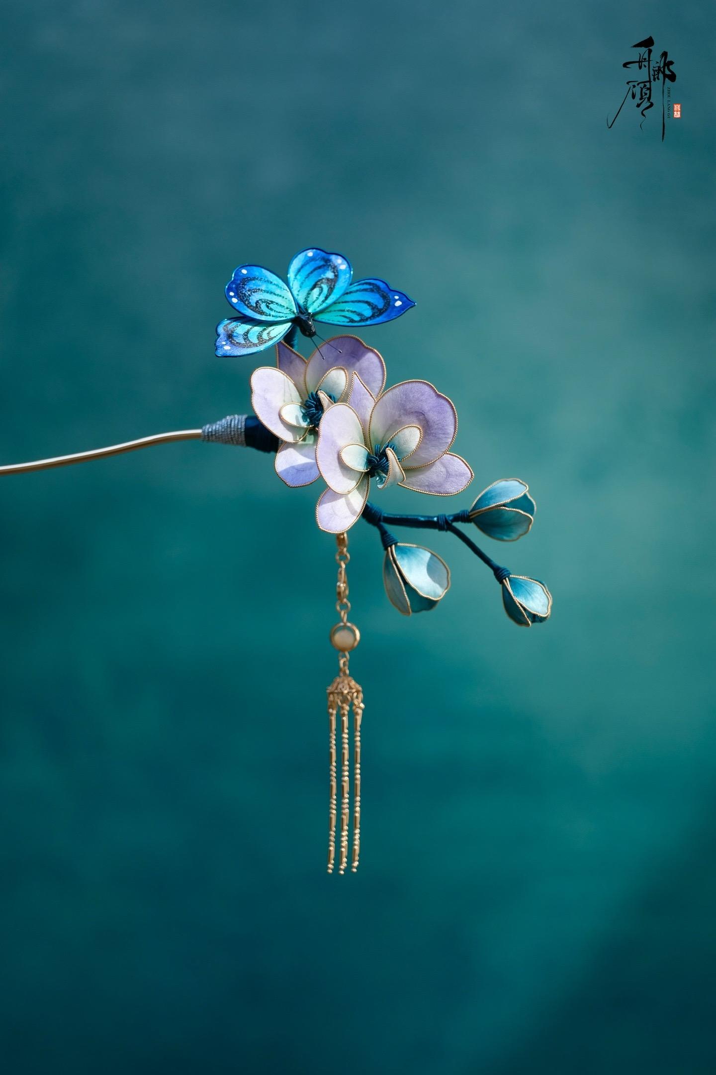 楚楚动人花烂漫，蝴蝶一梦梦成空。「三蝶纪」