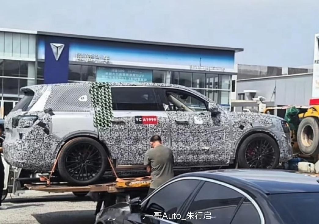 全新问界M9L的长轴距版谍照图被曝光估计价格会定在60万以上新款问界M9L将成为