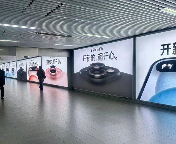 苹果在国内的广告营销文案一直都是个“迷”，总是给人一种又土又洋的既视感。
#数码