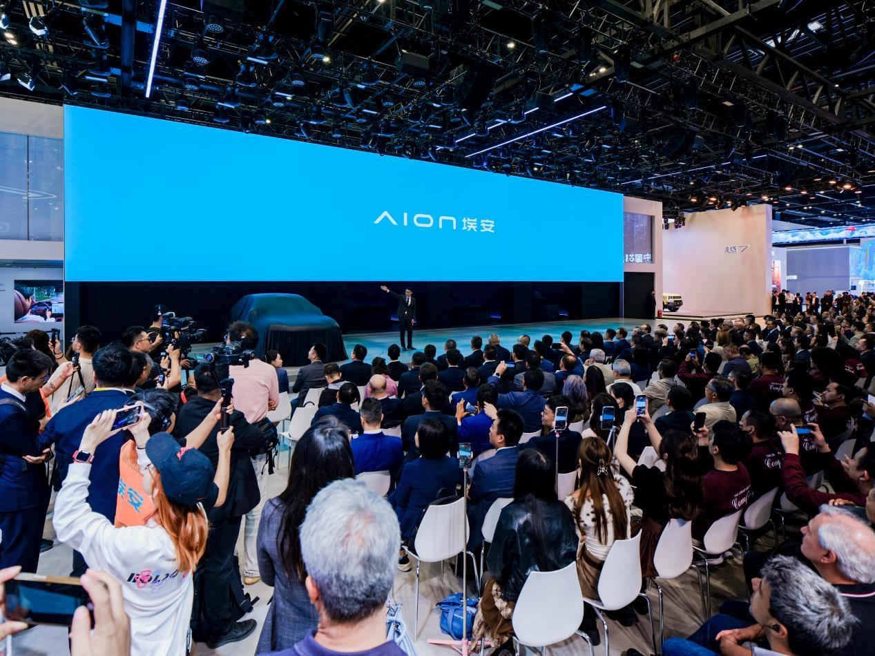 从北京车展看埃安“松弛感”背后的品牌逻辑。
 
在2026北京车展现场，埃安展台