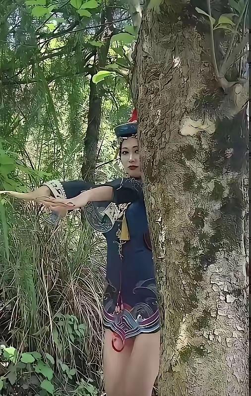 我勒个去，大白天树林里遇见个这，咋办