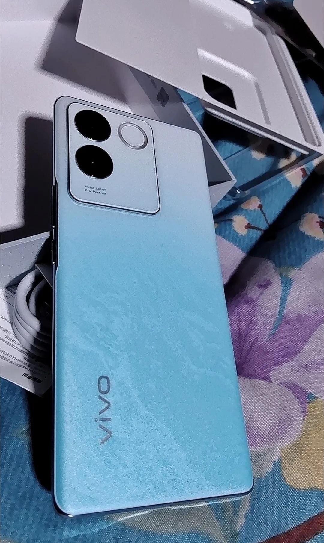 s17e和x50选哪个好？
其实这两个都不错，价格都差不多，s17e的优势充电6