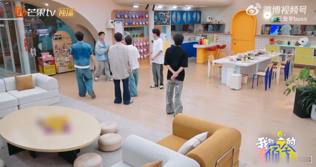 王安宇在吃这方面我可是很严谨的我们的宿舍 救命！王安宇对吃的严谨度让人佩服！为了