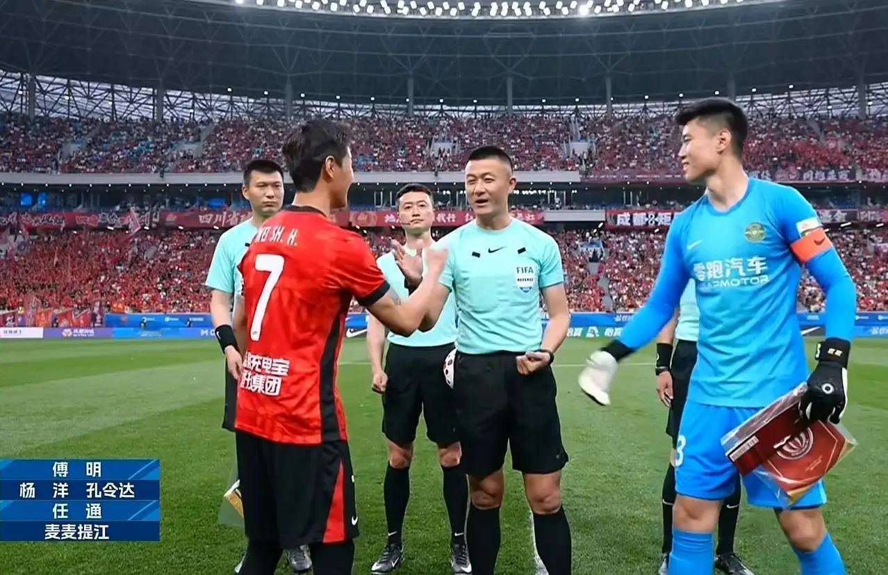 虽没具体统计和比较，但昨晚麦麦提江作为VAR介入次数，估计创中超史上之最：

老
