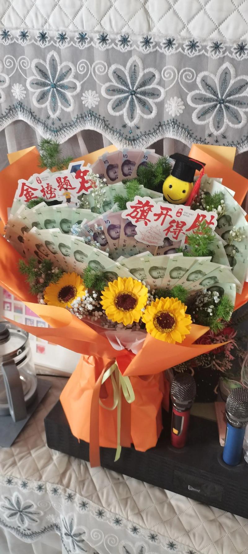 你见过最暖心的送考瞬间是什么昨天是高考最后一天，早晨出电梯时看到一位妈妈抱着一大
