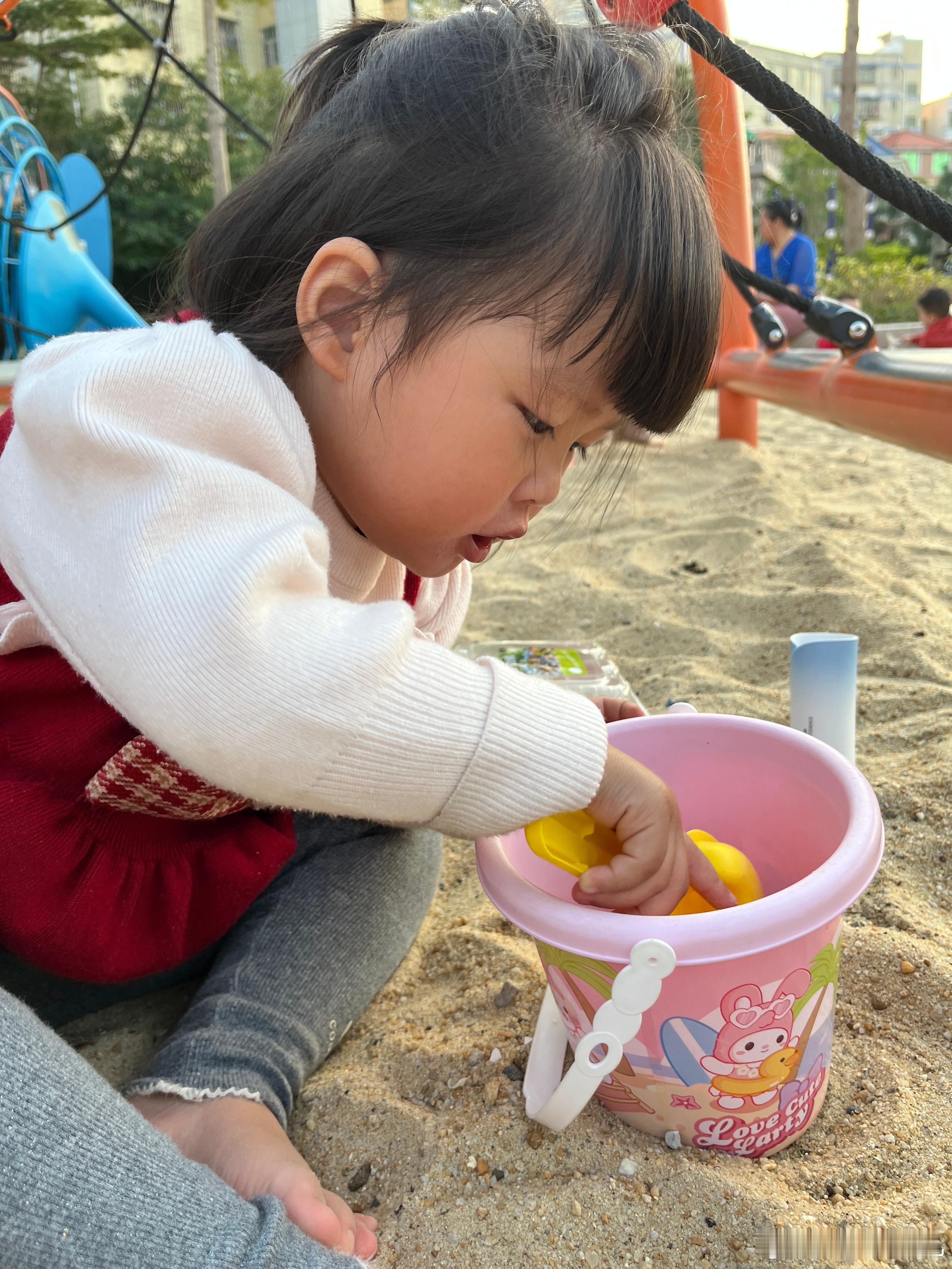 状态在，心情好，怎么拍都是好看。还是小孩子好，怎么拍都好看，不用凹造型。图八看到