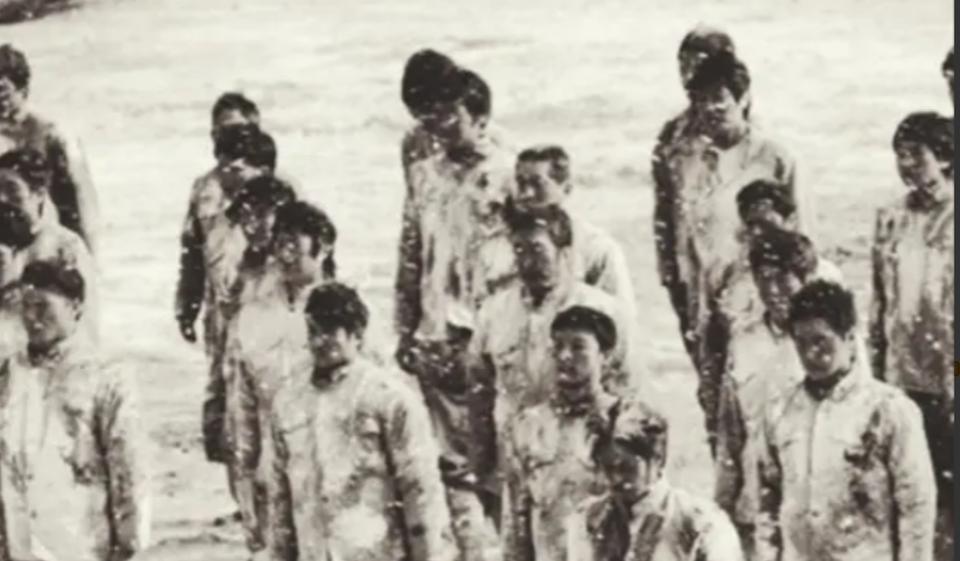 1945年，日军被苏联红军被押往了寒冷的西伯利亚，后来活下来的日军战俘回忆道：“