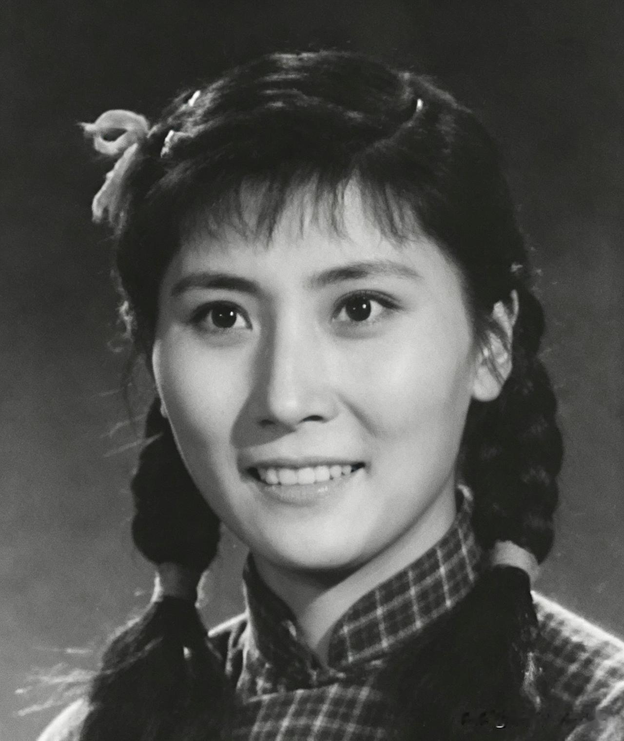 还记得这是什么电影吗？

      她饰演的是谁的妻子？
