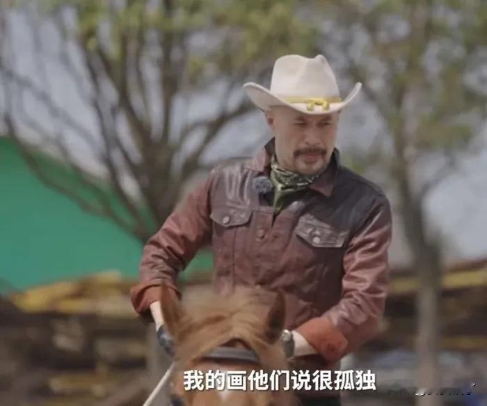 徐锦江和妻子定居贵阳，一家三口互为对方的安全感。
儿子徐菲也走上演员这条路，参加