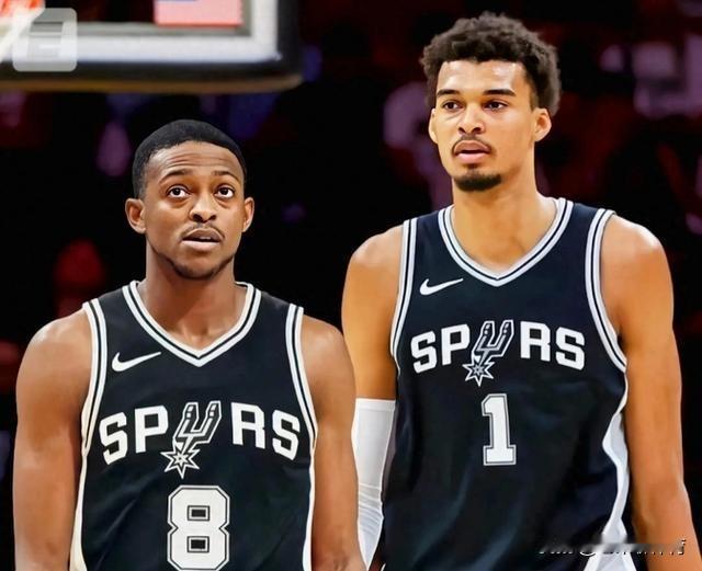 糟糕！文班亚马和福克斯不兼容！
上一场输给爵士的比赛中，福克斯没有出场，马刺队输