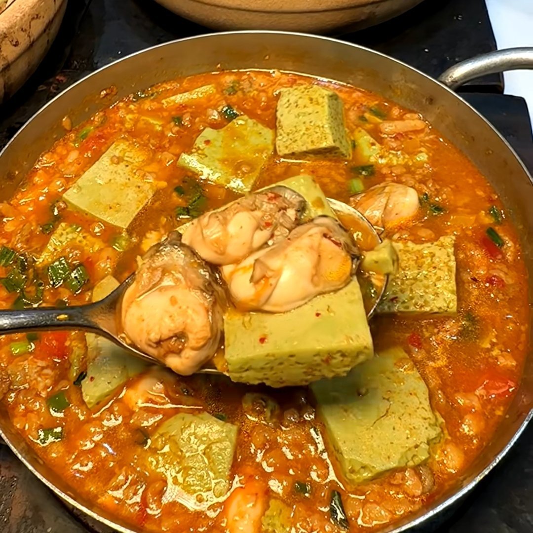 鸭子特别软烂都入了味道，连煮的泡面都吃光光太香了这个调味，菠萝炒冰很浓郁可以点一