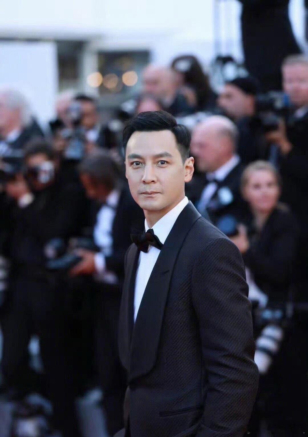 别人帅了一阵子吴彦祖帅了一辈子 吴彦祖帅了一辈子，阿勒泰的美能记一辈子！别人的帅