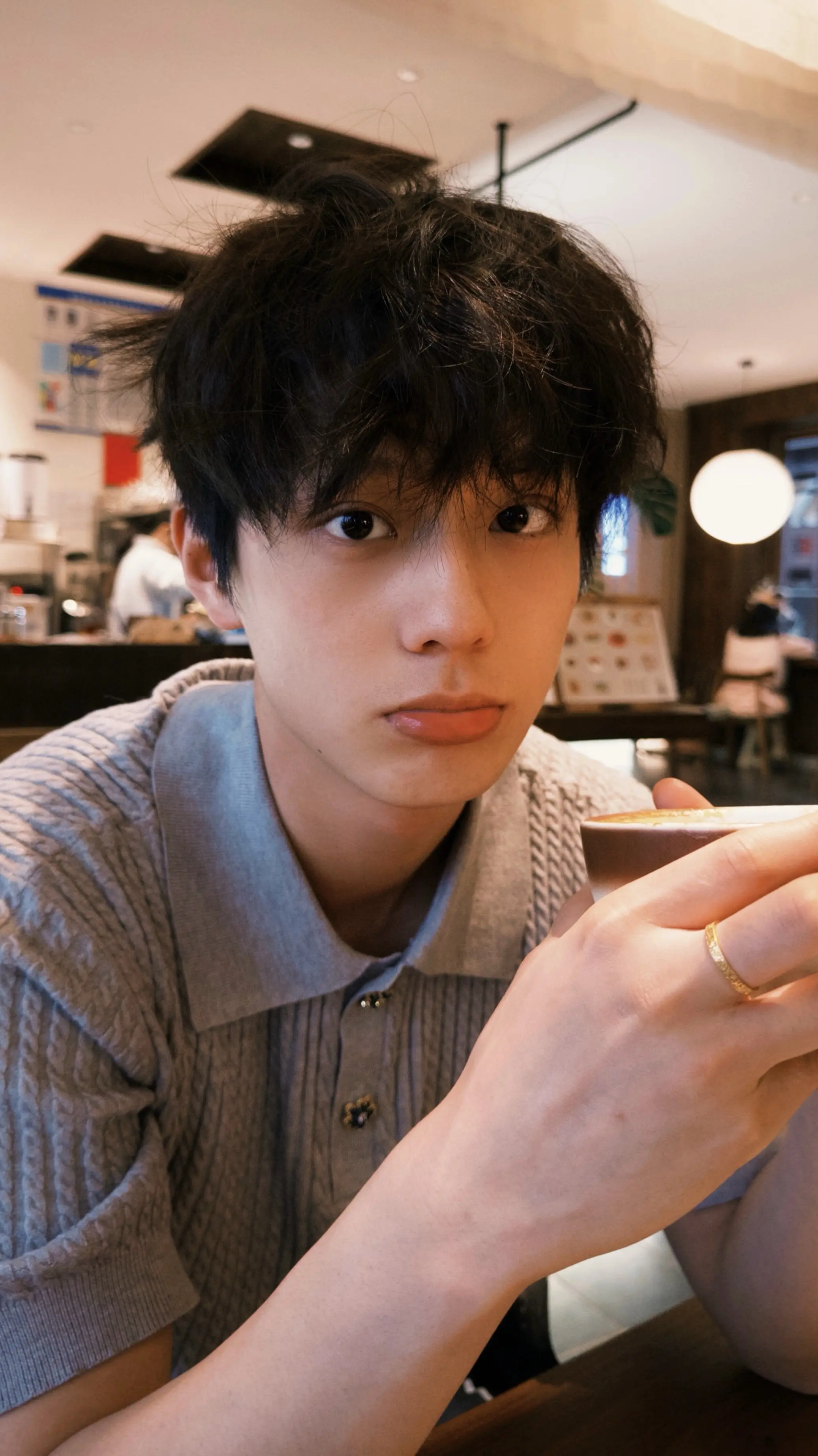 灰暗的心 竟然开始变鲜活 你的存在治愈我