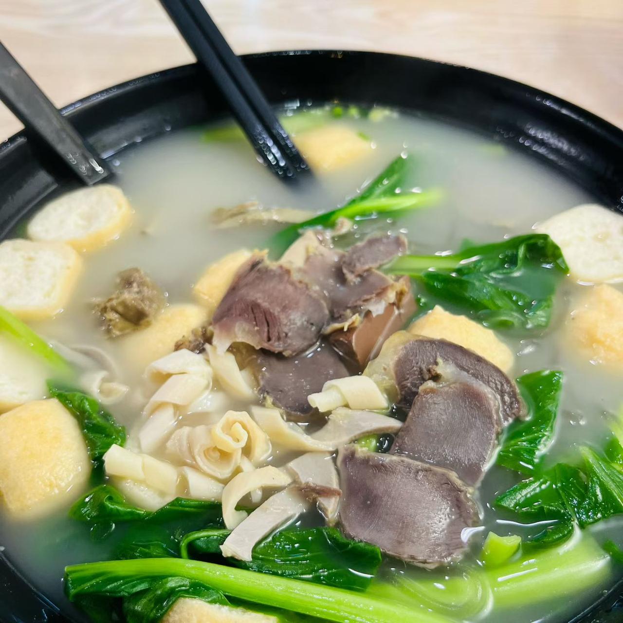 我天！街口永峰老鸭粉丝汤居然复业了，之前关店我失落好几天！
 
朋友来我这总提前