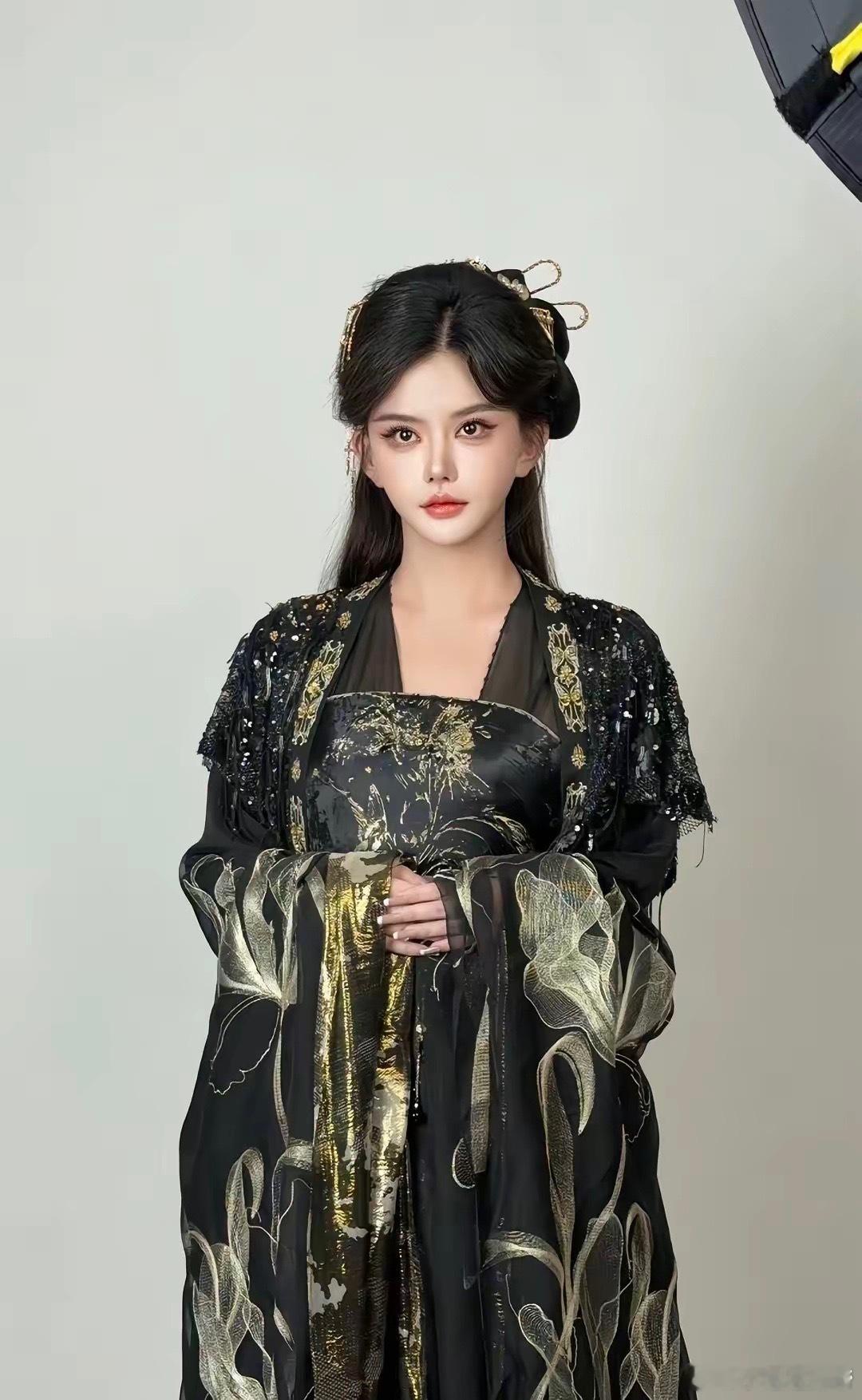 韩安冉曝短剧后期美颜过度连韩安冉都要来抢短剧演员的饭碗了，这次要演恶毒女配。毕竟