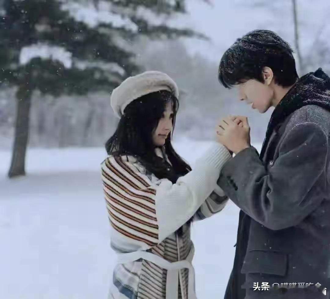 同样是演撒娇，虞书欣和赵露思呈现出完全不一样的质感。虞书欣的撒娇外放鲜活，娇俏灵