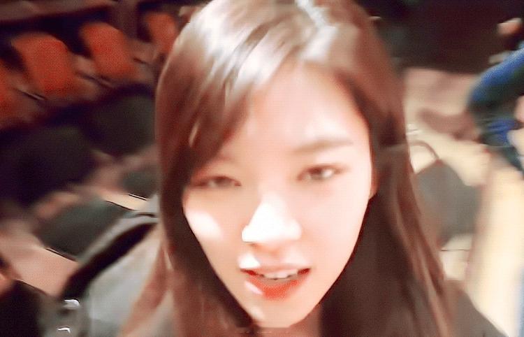 邻家女孩👧中长发（这场直播老被我惦记）（就..皮孩子终于不闹腾好好用脸的稀罕）