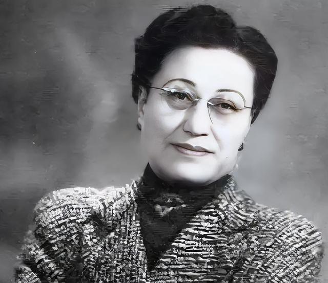 陈洁如，1905年生人，蒋介石前妻，1927年离婚后赴美留学。1933年返沪，任