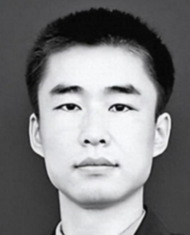 2012年，山东一名军人请假回家，但迟迟不见归队，上级领导打过去电话询问，三岁的