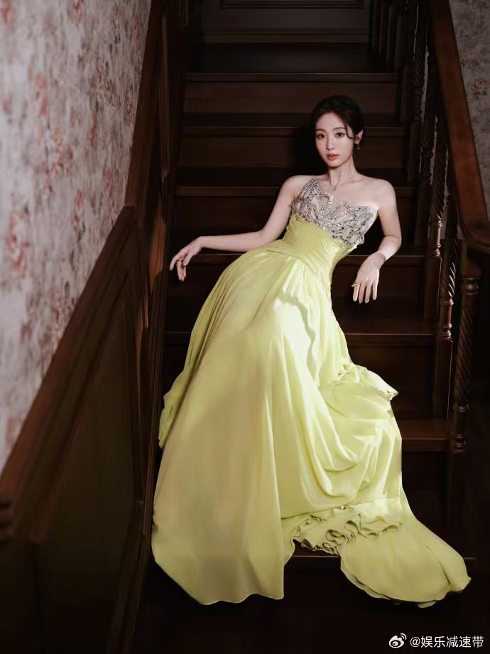 邢菲说机会是要自己去争取的 邢菲对《生万物》爱意满满，采访中“俺姐俺嫂子俺爹”超