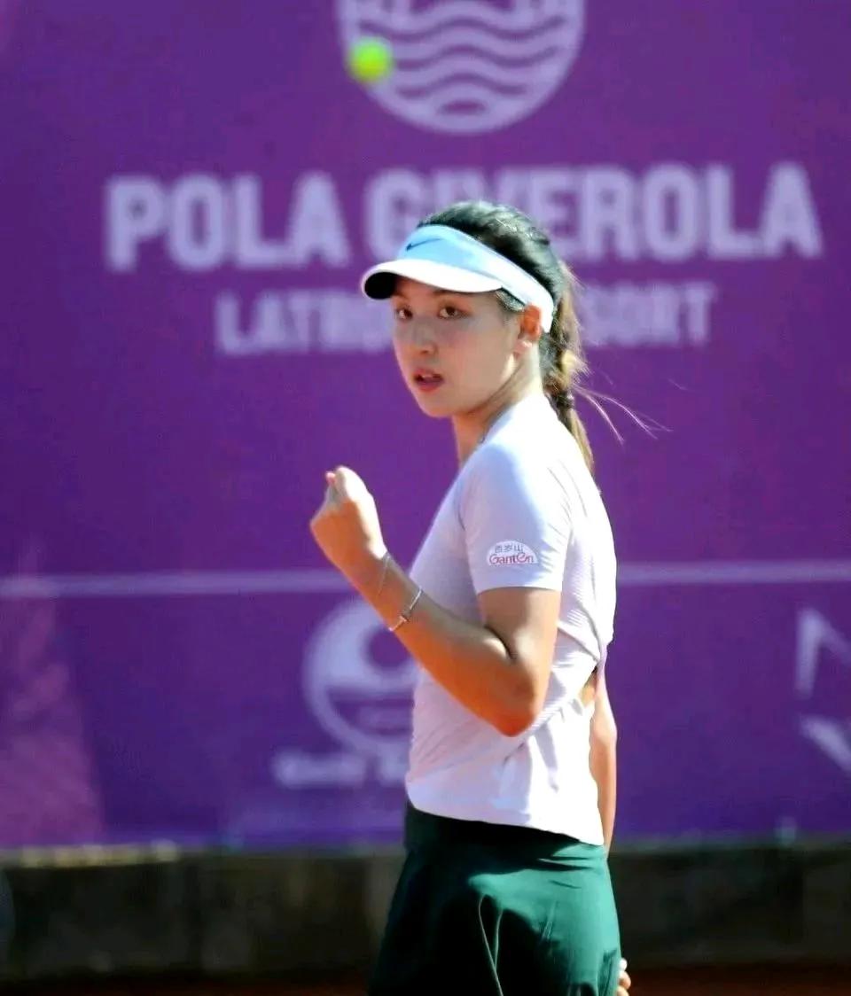北京时间6月20日，WTA500柏林站第二轮比赛继续进行，备受关注的中国金花王欣