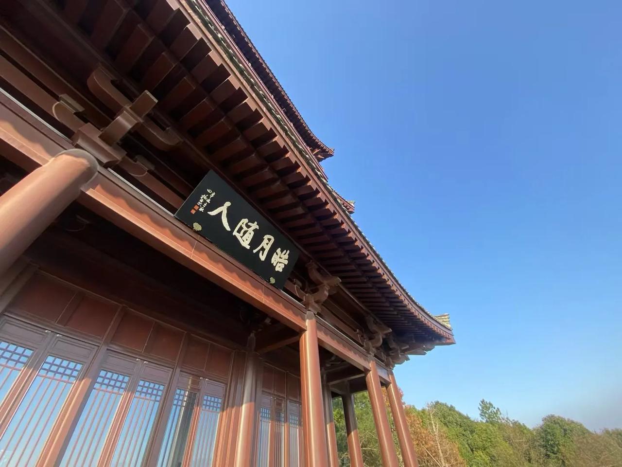 在金华的大地之上，积道山宛如一颗隐匿于尘世的明珠，散发着独特而迷人的光芒。
沿着