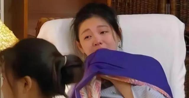 大S和具俊晔20年后重逢画面曝光，女方捂脸娇羞，打脸汪小菲 
近日，具俊晔重返韩