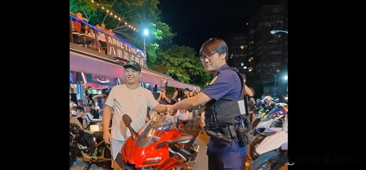 连环反转！张雪机车台湾上演魔幻名场面
 坏消息：台湾地区无法进口张雪820RR整