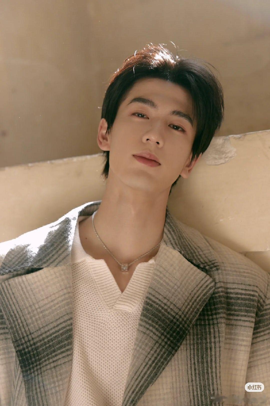 湖南卫视连发20条张凌赫 救命！湖南卫视这波操作太懂了！20条张凌赫刷下来，满脑