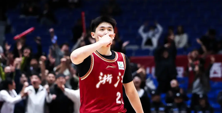 媒体人：程帅澎伤退，李悦洲临危受命展现大心脏球员的潜质