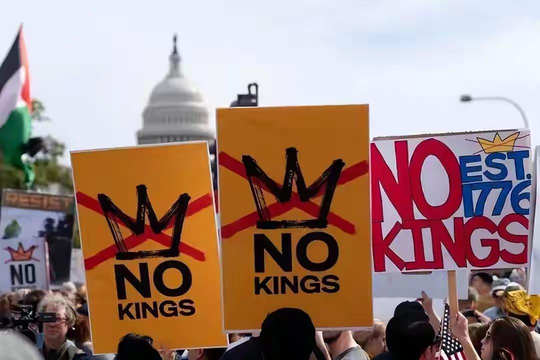 从“不要国王”到接受“新罗金色王冠”，特朗普有一颗王者之心
最近在韩国一顶近似金