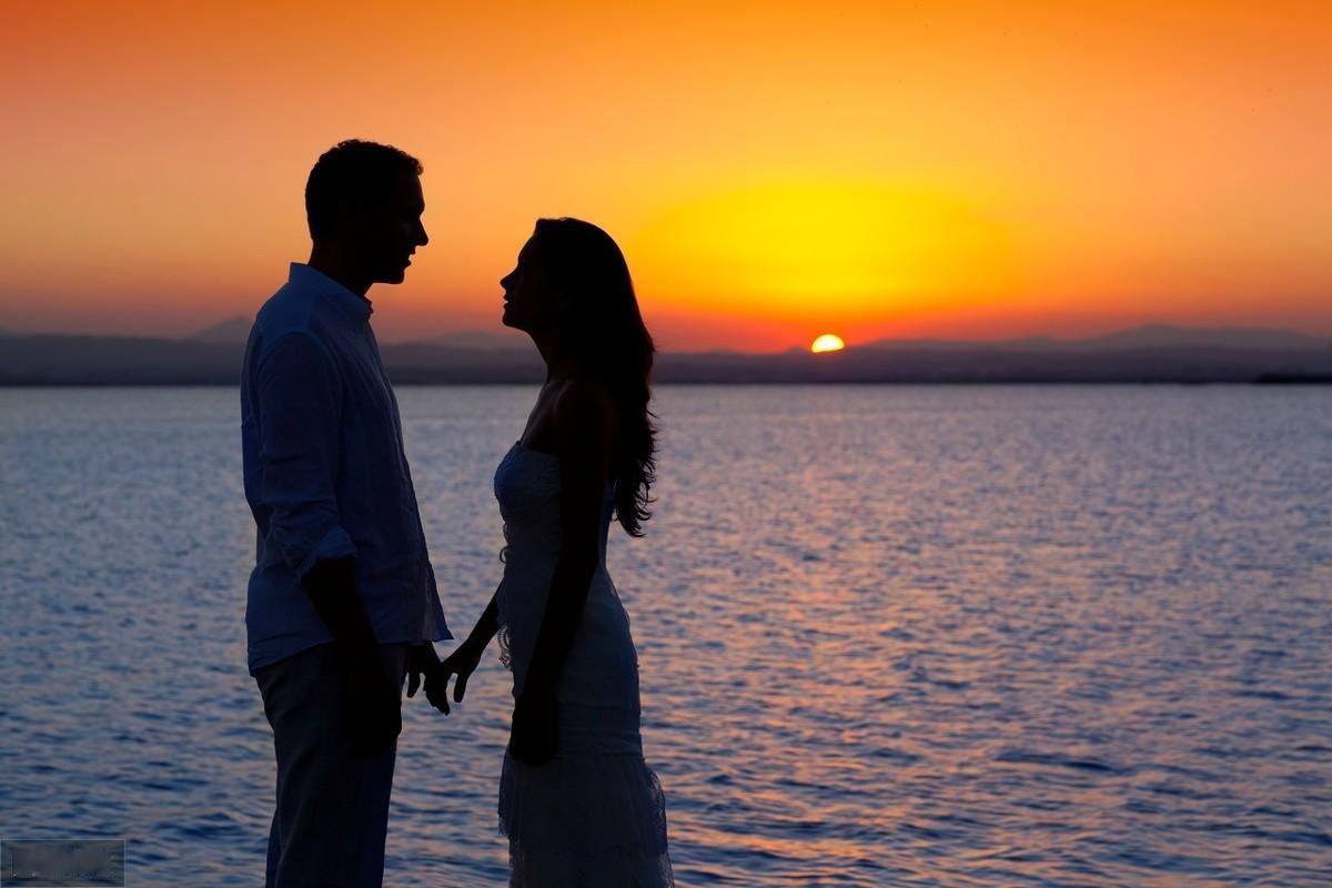 1．刻意维持的友谊，走不远。
2．人生犹如西山月，富贵终如草上霜。
3．面部线条